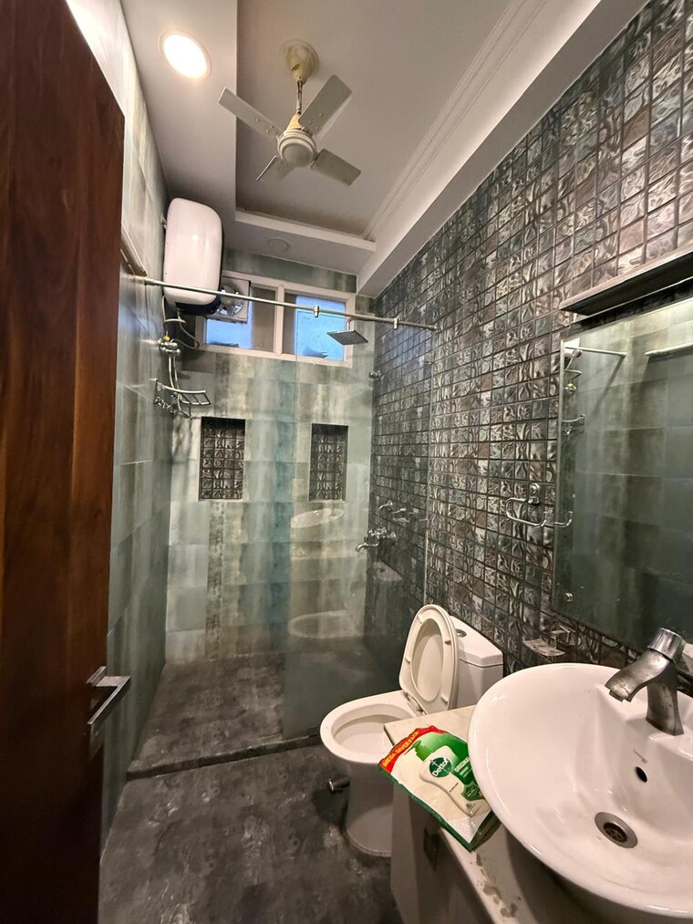 Bathroom, kalkaji 3 Bedroom 1800 Sq.Ft. Builder Floor In Kalkaji Delhi 9610065