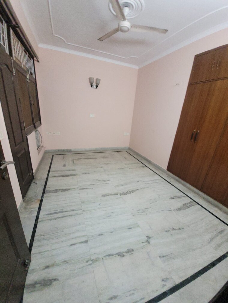 Room, sector 4 dwarka 3 Bedroom 1400 Sq.Ft. Apartment In Sector 4 Dwarka Delhi 9610066