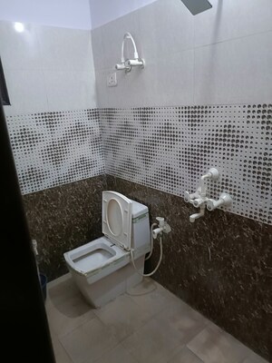 Attached Bathroom in 4 BHK Builder Floor at Lajpat Nagar – for Rent