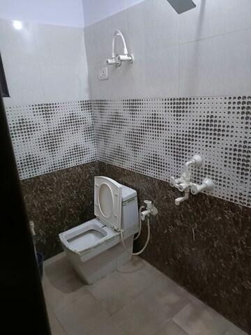 Attached Bathroom in 4 BHK Builder Floor at Lajpat Nagar – for Rent