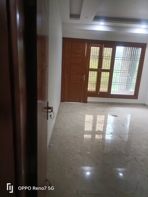 Room in 4 BHK Builder Floor at Lajpat Nagar – for Rent