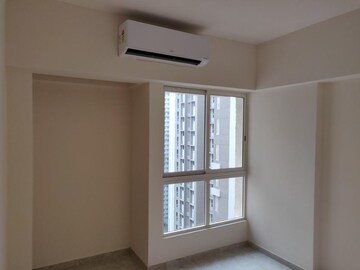 Room in 1 BHK Apartment at Lodha Amara, Kolshet Road – for Rent