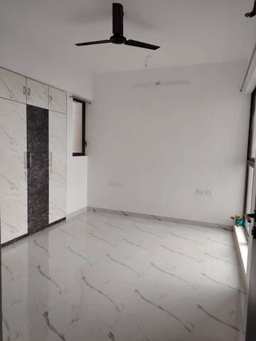 Room in 2 BHK Apartment at Raymond Ten X Habitat, Pokhran Road No Two – for Rent