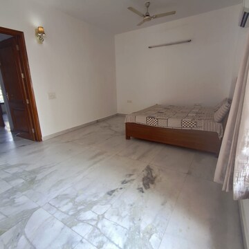Room in 2 BHK Builder Floor at Sector 38 – for Rent