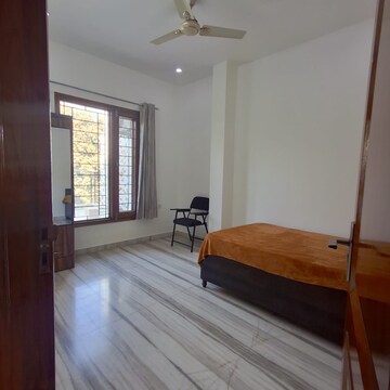 Bedroom in 2 BHK Builder Floor at Sector 38 – for Rent