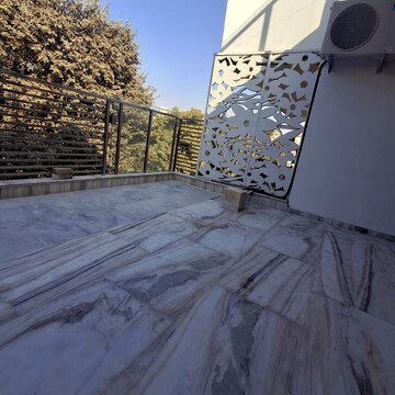 Room in 2 BHK Builder Floor at Sector 38 – for Rent