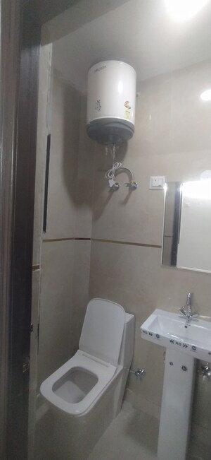 Room in 2 BHK Builder Floor at Khirki Extension – for Rent