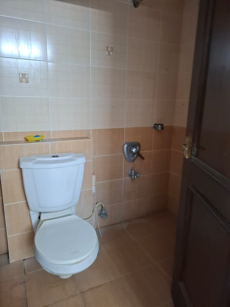Bathroom, banjara hills 3 Bedroom 2200 Sq.Ft. Apartment In Banjara Hills Hyderabad 9610163
