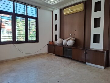 Room in 3 BHK Apartment at Banjara Hills – for Rent