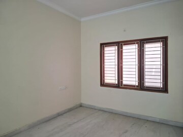Room in 3 BHK Apartment at Banjara Hills – for Rent