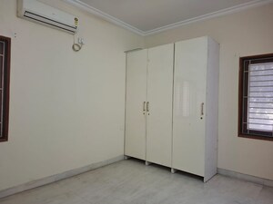 Room in 3 BHK Apartment at Banjara Hills – for Rent