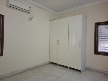 Room in 3 BHK Apartment at Banjara Hills – for Rent