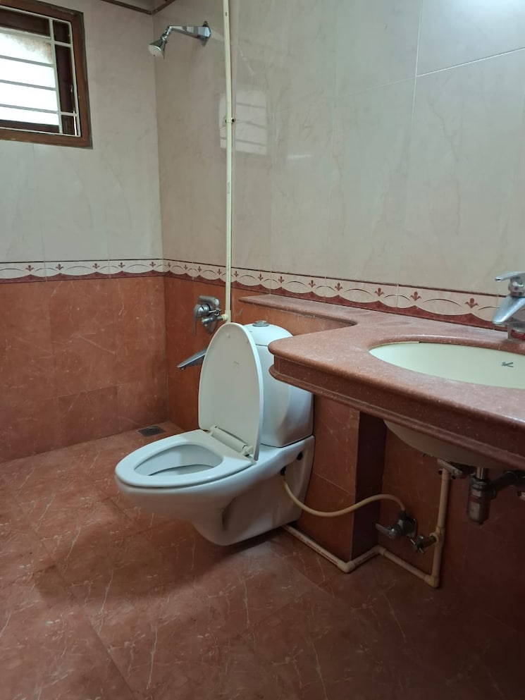 Bathroom, banjara hills 3 Bedroom 2200 Sq.Ft. Apartment In Banjara Hills Hyderabad 9610164