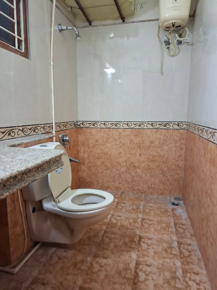 Bathroom, banjara hills 3 Bedroom 2200 Sq.Ft. Apartment In Banjara Hills Hyderabad 9610164