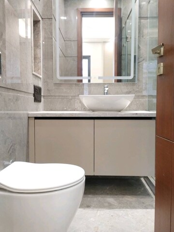 Attached Bathroom in 3 BHK Builder Floor at Nehru Enclave – for Rent