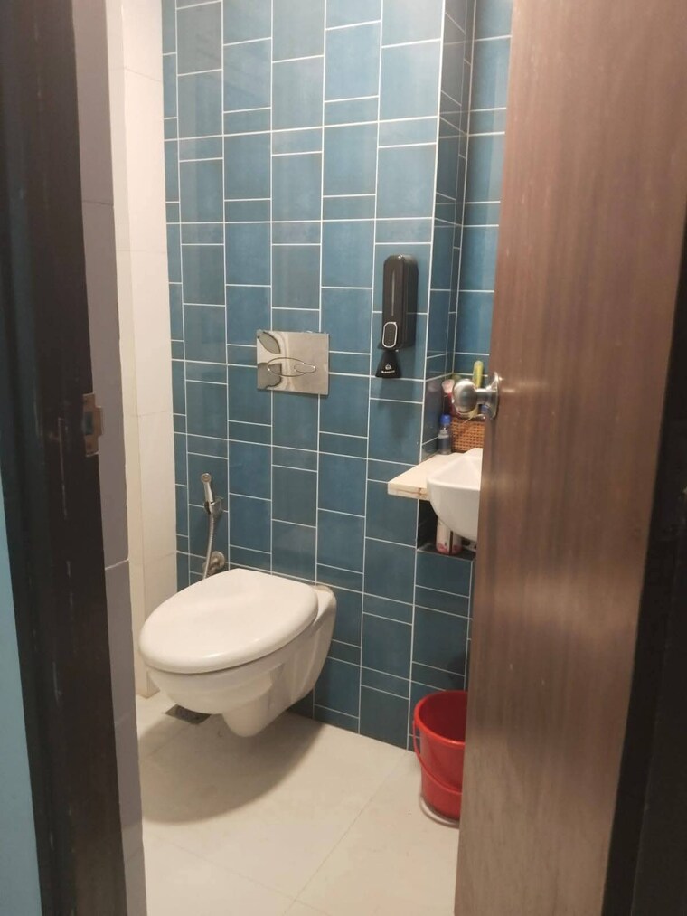 Bathroom, lodha-amara 1 Bedroom 550 Sq.Ft. Apartment In Kolshet Road Thane 9610170