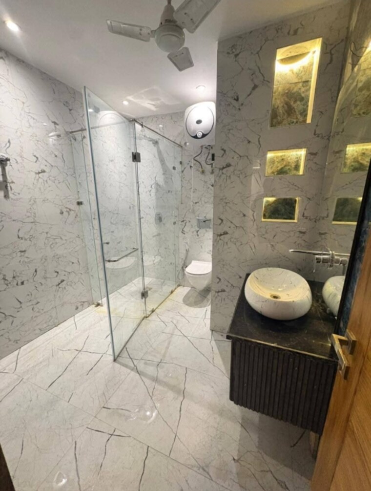 Bathroom, greater kailash ii 3 Bedroom 2700 Sq.Ft. Builder Floor In Greater Kailash ii Delhi 9610174