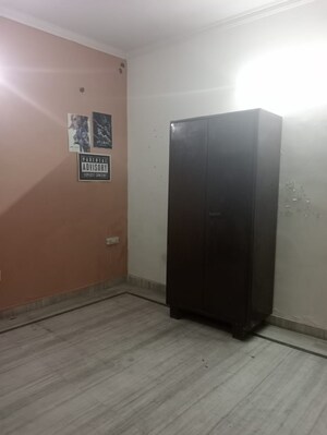 Room in 2 BHK Builder Floor at Indraprastha Colony – for Rent