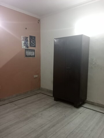 Room in 2 BHK Builder Floor at Indraprastha Colony – for Rent