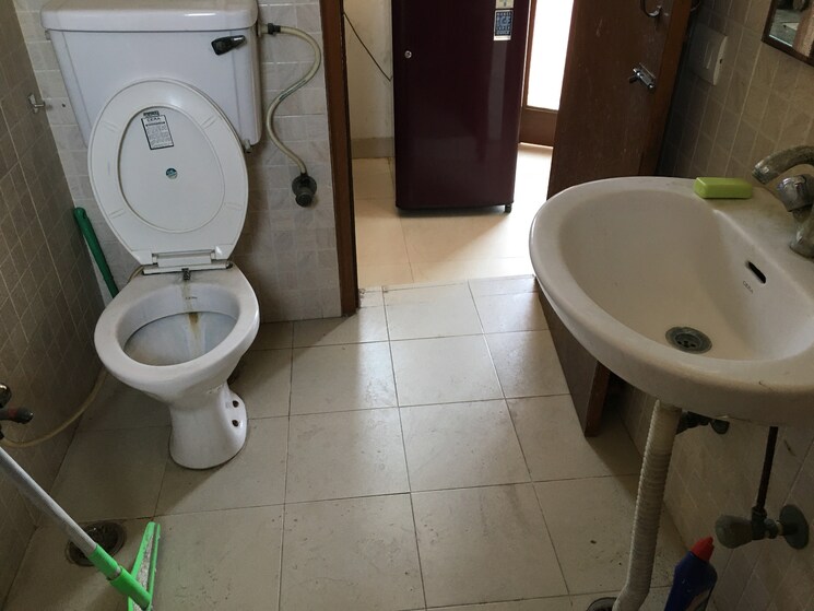 Bathroom, rwa-apartments-sector-12 1.5 Bedroom 550 Sq.Ft. Builder Floor In Sector 12 Noida 9610210