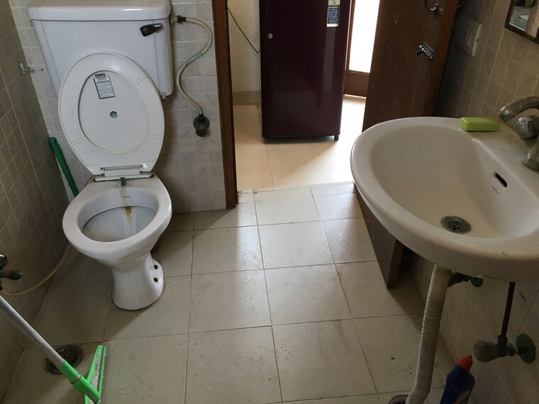 Bathroom, rwa-apartments-sector-12 1.5 Bedroom 550 Sq.Ft. Builder Floor In Sector 12 Noida 9610210