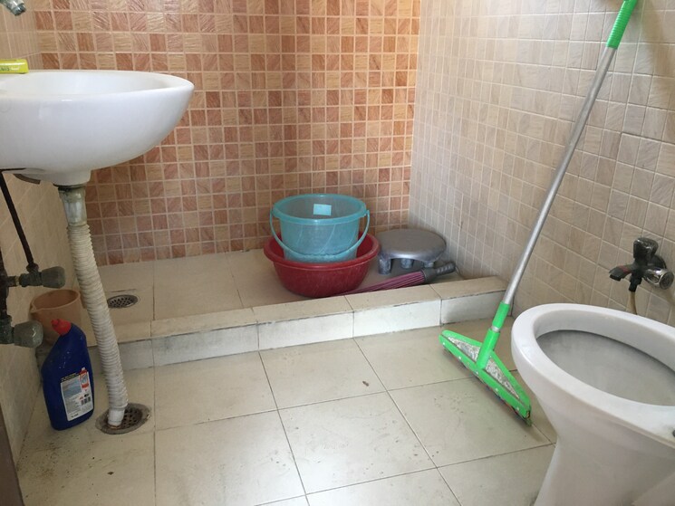 Bathroom, rwa-apartments-sector-12 1.5 Bedroom 550 Sq.Ft. Builder Floor In Sector 12 Noida 9610210