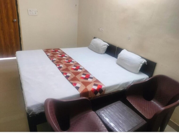 Bedroom, sector 62 Pg For Boys & Girls In Sector 62 9610245