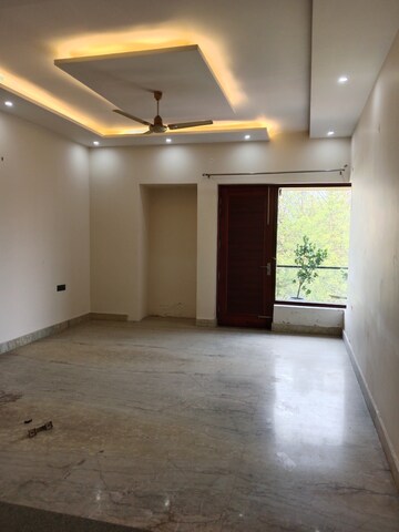 Room in 3 BHK Builder Floor at Sector 13 – for Rent