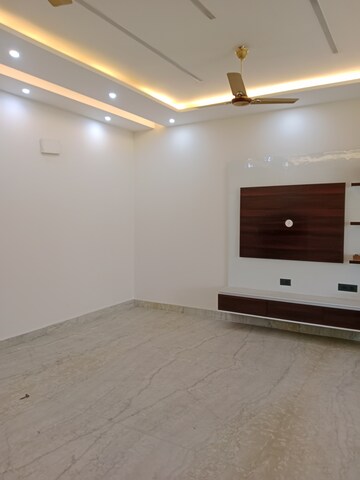Furnished Amenities in 3 BHK Builder Floor at Sector 13 – for Rent