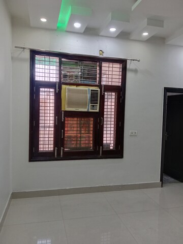 Room in 2 BHK Builder Floor at Sector 13 – for Rent