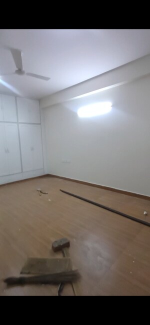 Room in 3 BHK Independent House at Sector 48 – for Rent