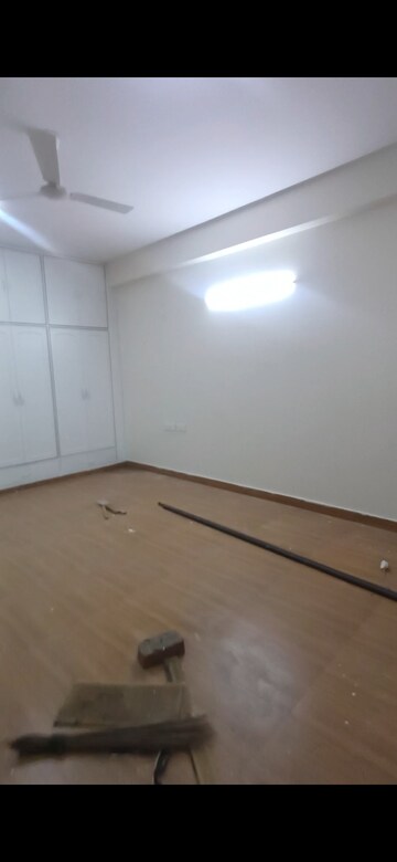 Room in 3 BHK Independent House at Sector 48 – for Rent