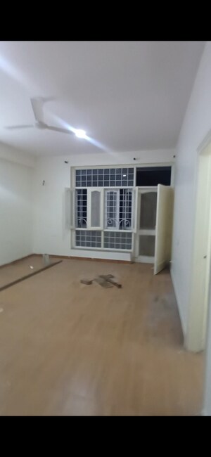 Room in 3 BHK Independent House at Sector 48 – for Rent