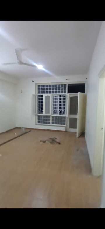 Room in 3 BHK Independent House at Sector 48 – for Rent
