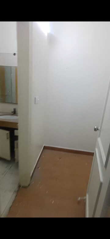 Room in 3 BHK Independent House at Sector 48 – for Rent