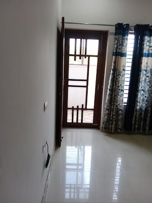 Room in 3 BHK Builder Floor at Sector 8 – for Rent