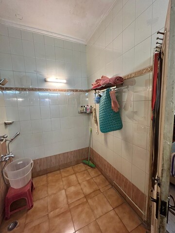 Bathroom in 3.5 BHK Apartment at RWA Chittaranjan Park Block R, Chittaranjan Park – for Rent