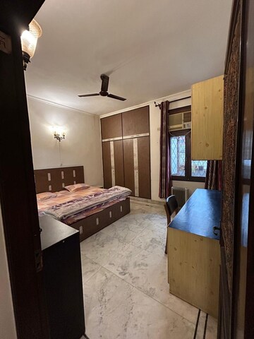 Bedroom in 3.5 BHK Apartment at RWA Chittaranjan Park Block R, Chittaranjan Park – for Rent