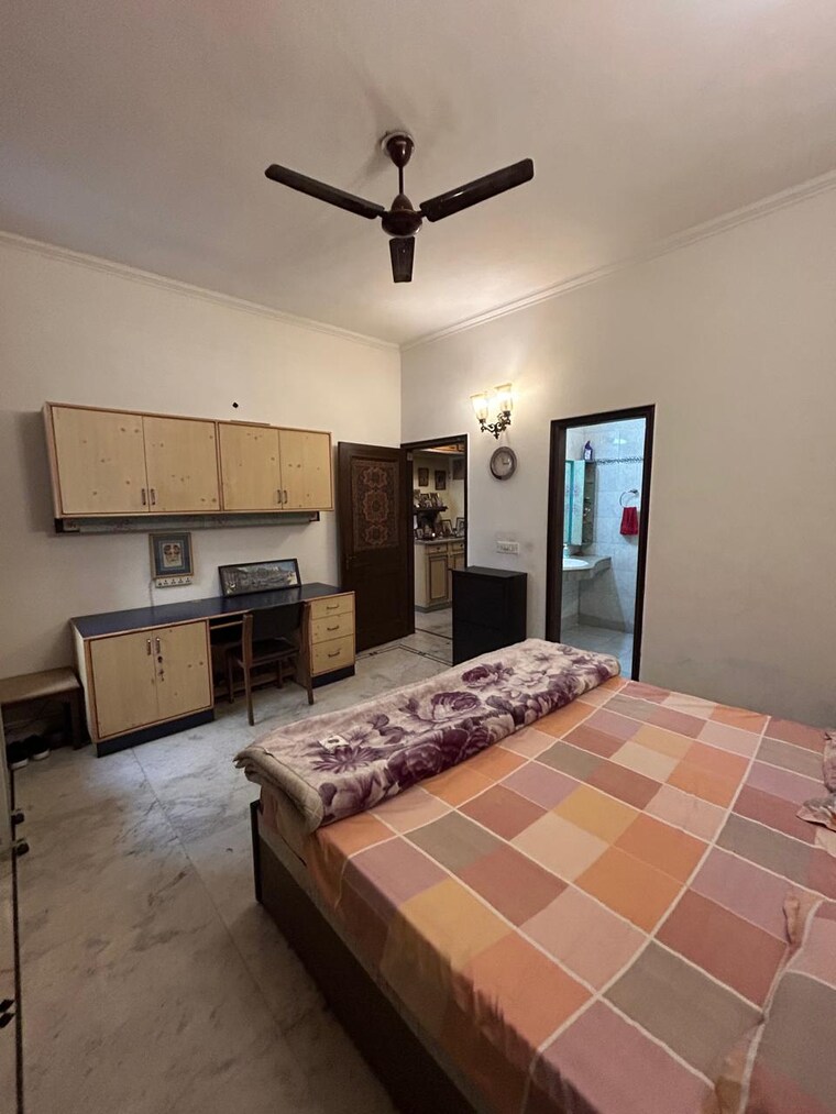 Kitchen, rwa-chittaranjan-park-block-r 3.5 Bedroom 2500 Sq.Ft. Apartment In Chittaranjan Park Delhi 9610287