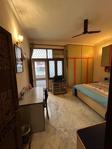 Bedroom in 3.5 BHK Apartment at RWA Chittaranjan Park Block R, Chittaranjan Park – for Rent