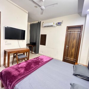 Bedroom in 3 BHK Apartment at Tanvi villa, Sector 45 – for Rent