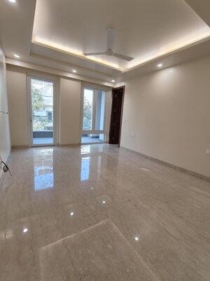 Room in 3 BHK Apartment at Defence Colony – for Rent