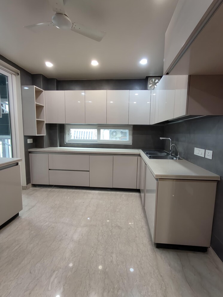 Kitchen, defence colony 3 Bedroom 3000 Sq.Ft. Apartment In Defence Colony Delhi 9610297