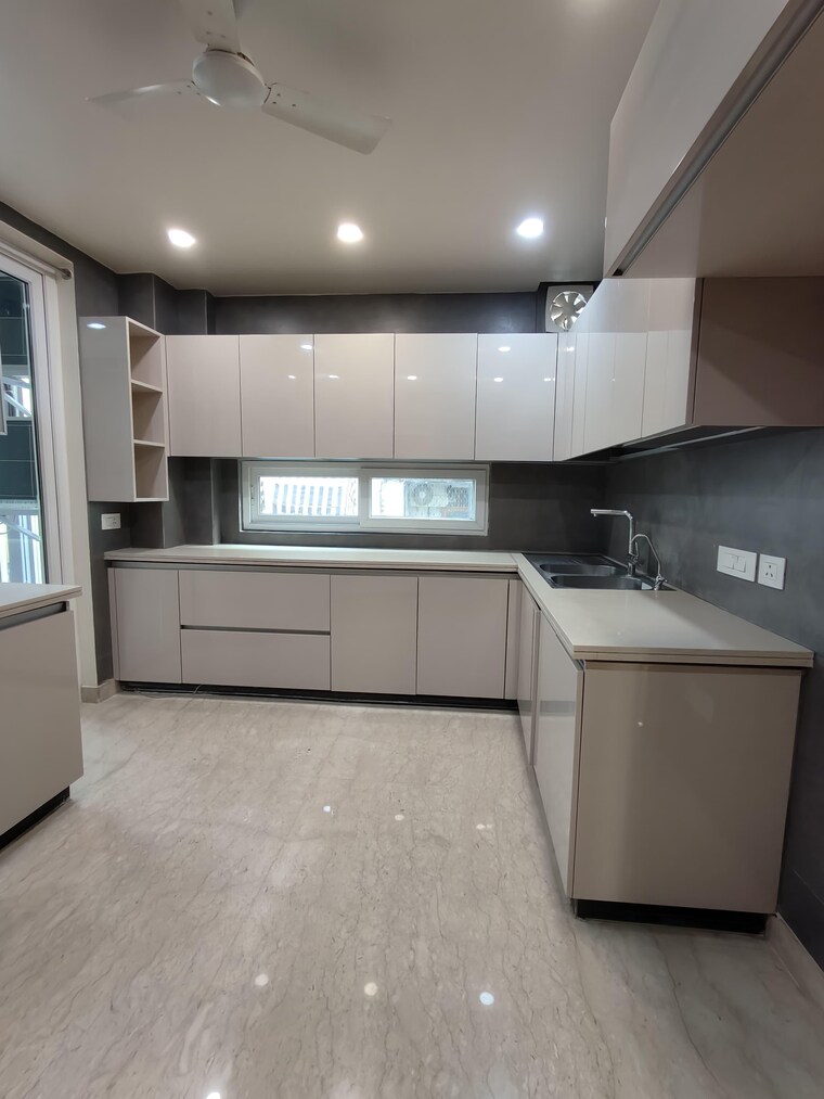 Kitchen, defence colony 3 Bedroom 3000 Sq.Ft. Apartment In Defence Colony Delhi 9610297