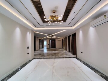 Building Lobby in 4 BHK Apartment at SS Southend Floors, South City 2 – for Sale