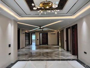 Building Lobby in 4 BHK Apartment at SS Southend Floors, South City 2 – for Sale