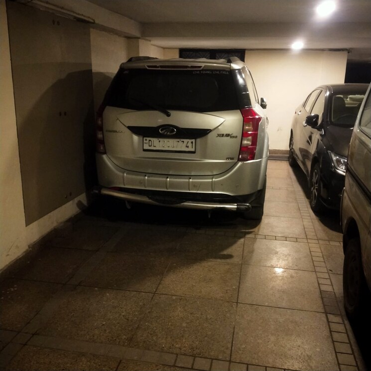  Parking, greater kailash i 3 Bedroom 1800 Sq.Ft. Apartment In Greater Kailash I Delhi 9610304