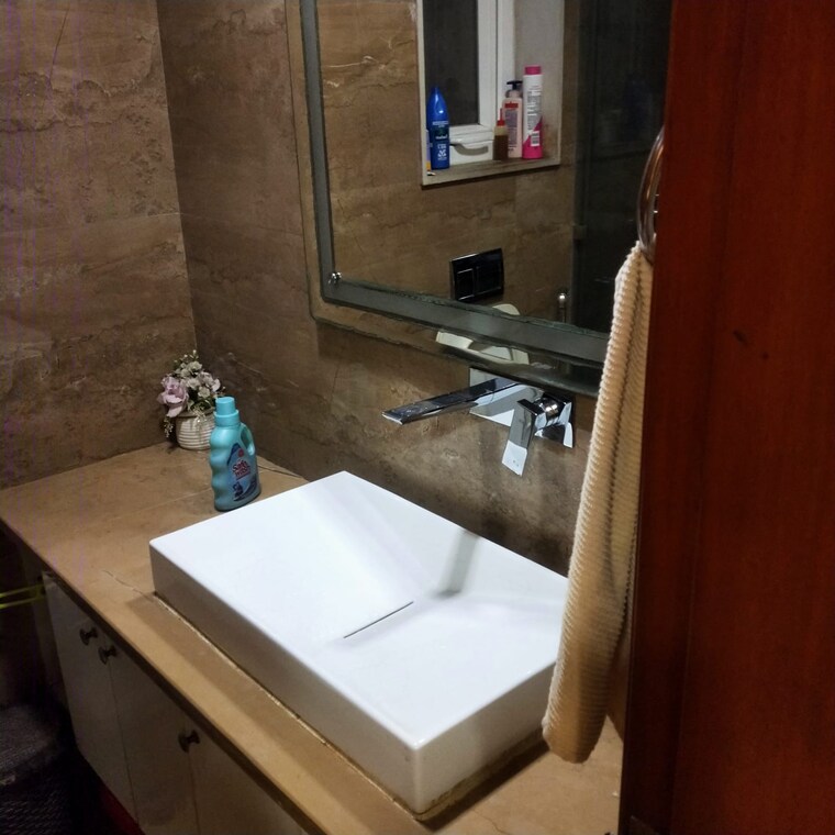 Bathroom, greater kailash i 3 Bedroom 1800 Sq.Ft. Apartment In Greater Kailash I Delhi 9610304