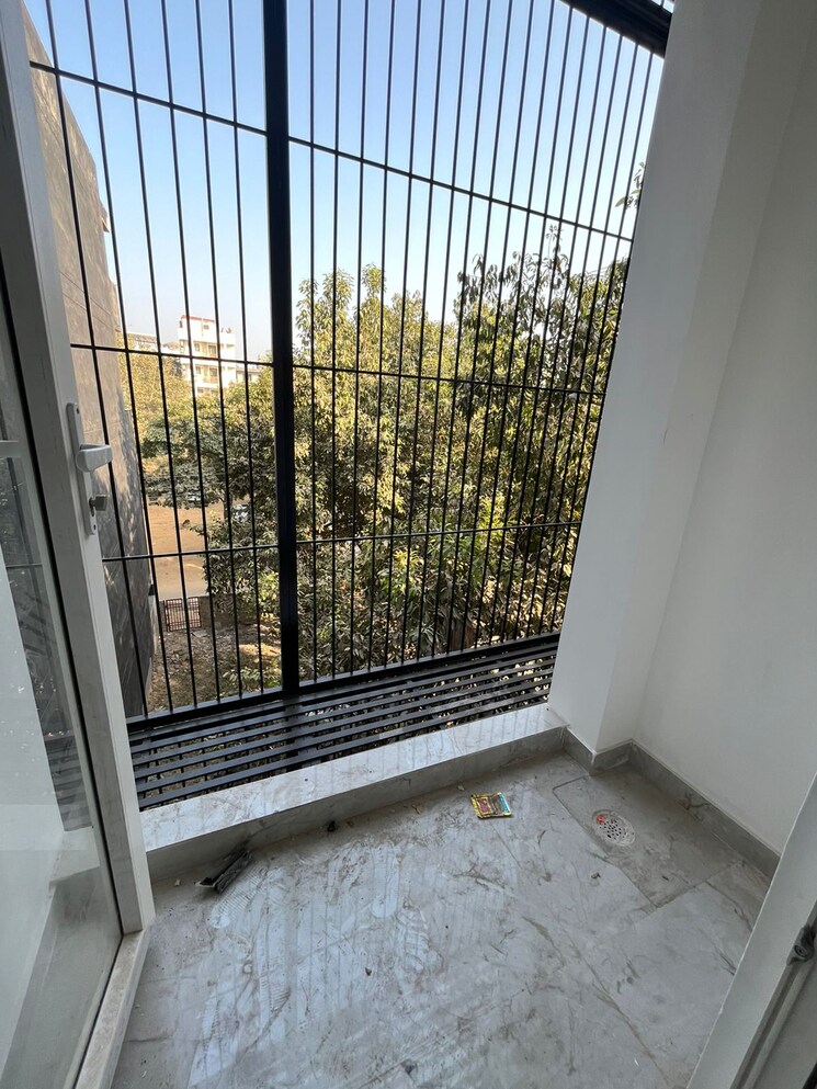 Balcony, sr-homes-gurgaon 1 Bedroom 650 Sq.Ft. Apartment In Sector 41 Gurgaon 9610309