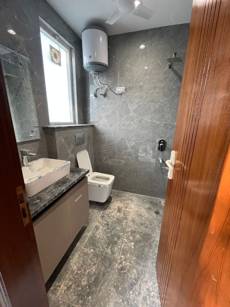 Bathroom, sr-homes-gurgaon 1 Bedroom 650 Sq.Ft. Apartment In Sector 41 Gurgaon 9610309